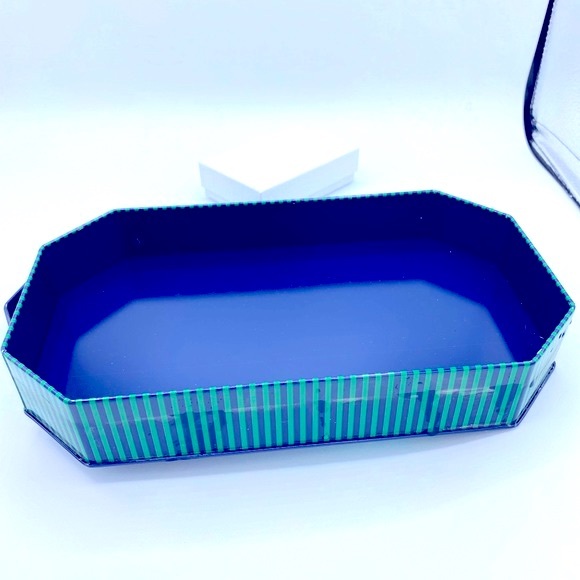 Decorative Fish Tin/Biscuit Storage. Trinket, Treasure, Tin Box 9x5 1/4x1 1/2” - Picture 3 of 5